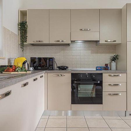 Hygge Family Apartment - One Step Away From The Lake!!! Sirmione Bagian luar foto