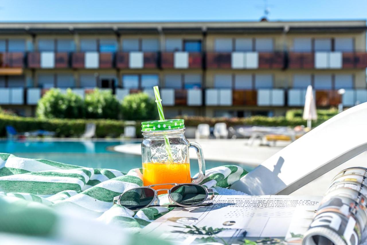 Hygge Family Apartment - One Step Away From The Lake!!! Sirmione Bagian luar foto