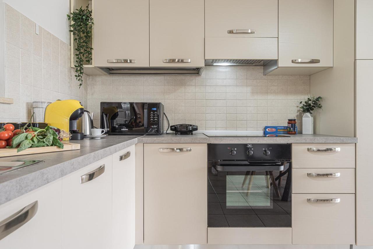 Hygge Family Apartment - One Step Away From The Lake!!! Sirmione Bagian luar foto