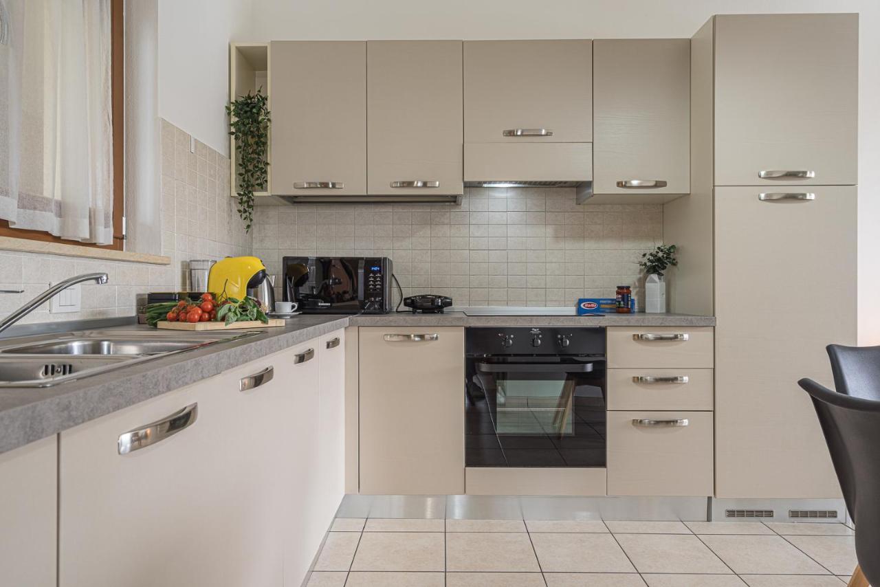 Hygge Family Apartment - One Step Away From The Lake!!! Sirmione Bagian luar foto