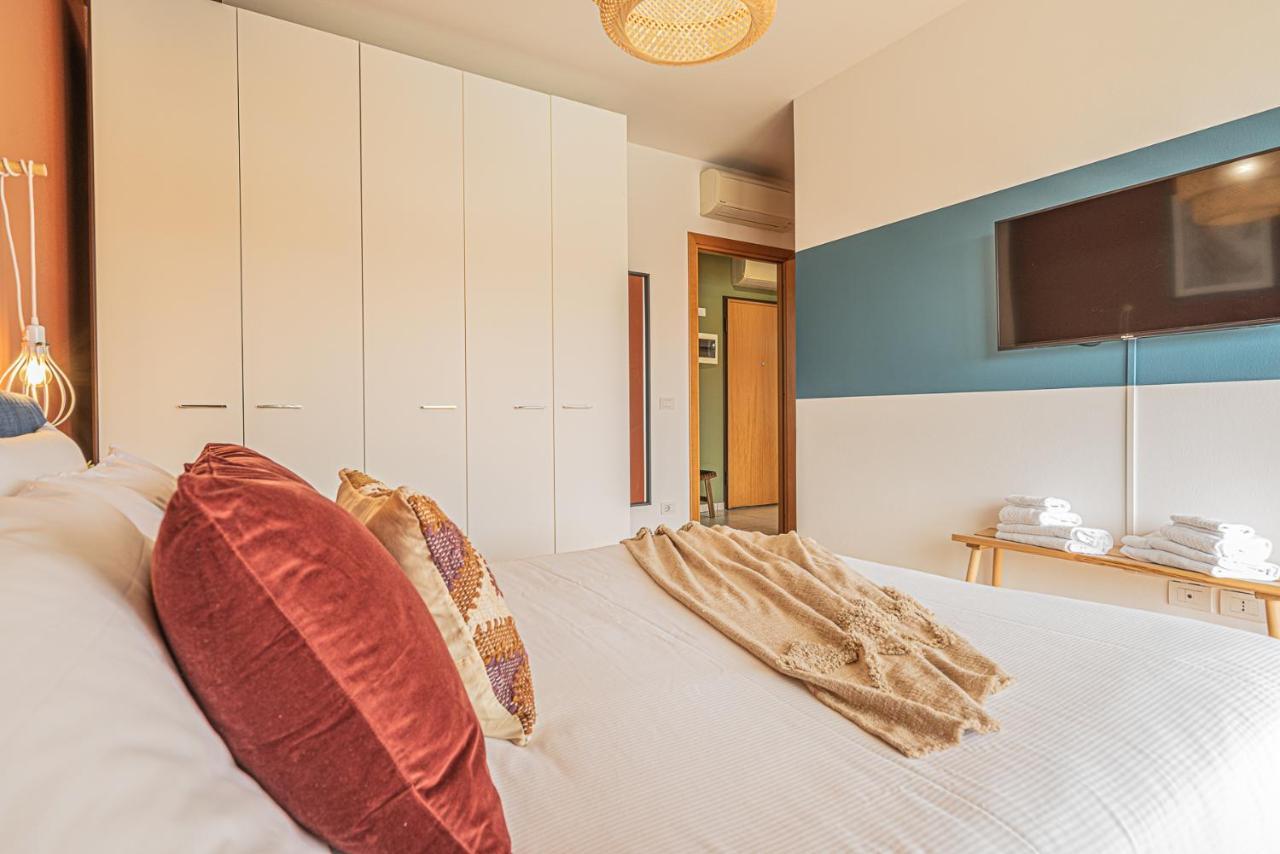 Hygge Family Apartment - One Step Away From The Lake!!! Sirmione Bagian luar foto