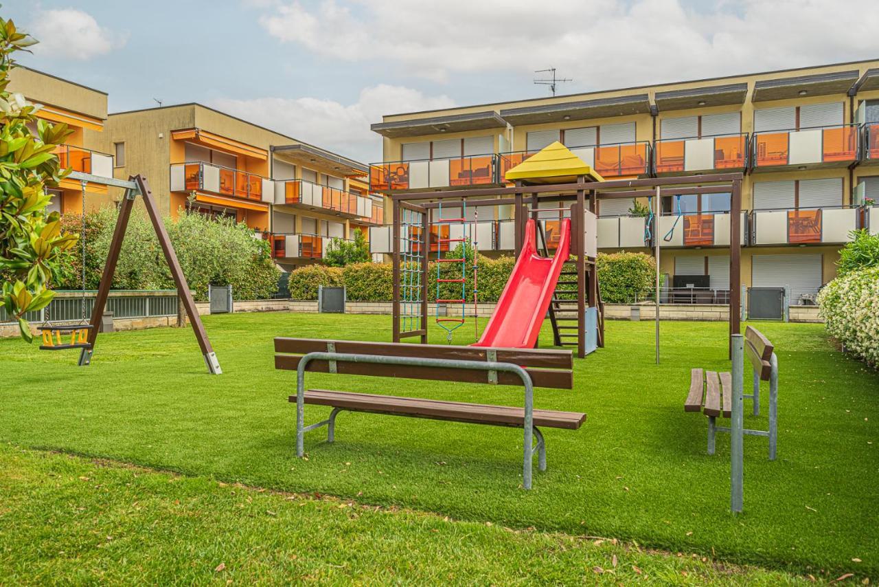 Hygge Family Apartment - One Step Away From The Lake!!! Sirmione Bagian luar foto