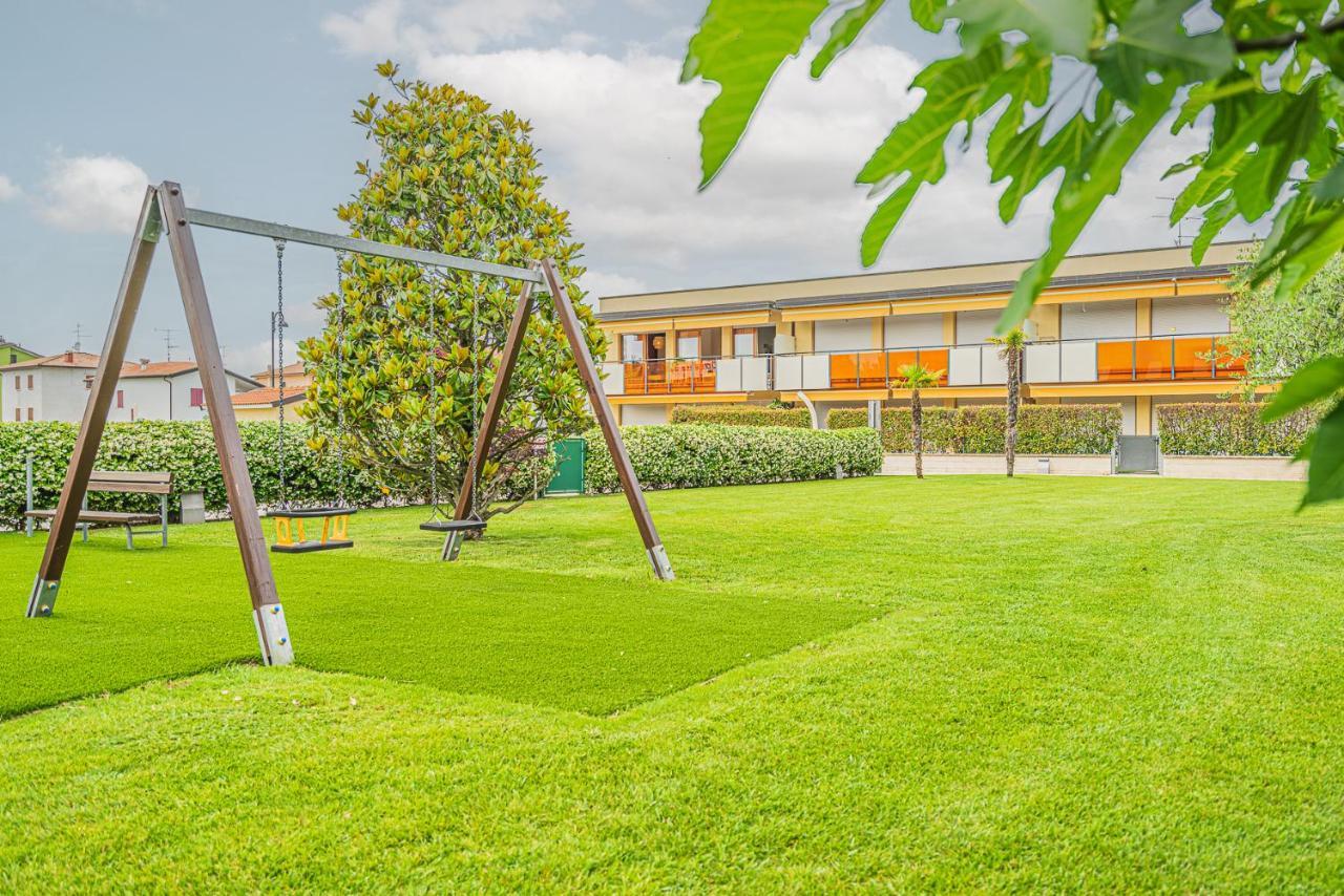 Hygge Family Apartment - One Step Away From The Lake!!! Sirmione Bagian luar foto