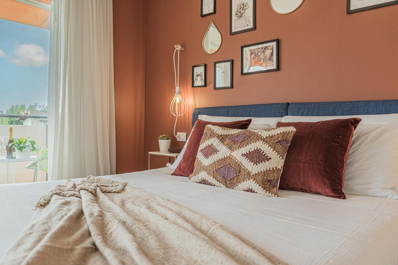 Hygge Family Apartment - One Step Away From The Lake!!! Sirmione Bagian luar foto