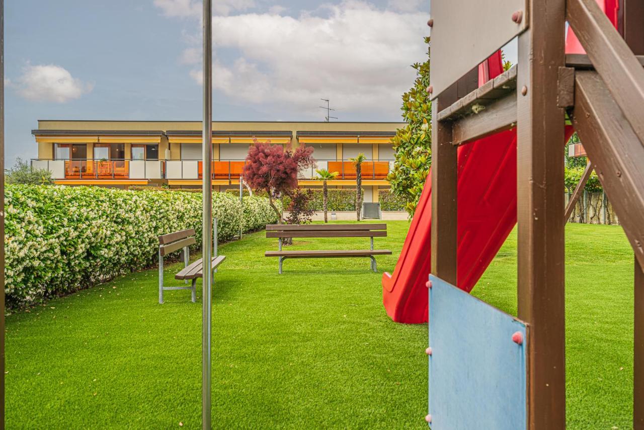 Hygge Family Apartment - One Step Away From The Lake!!! Sirmione Bagian luar foto